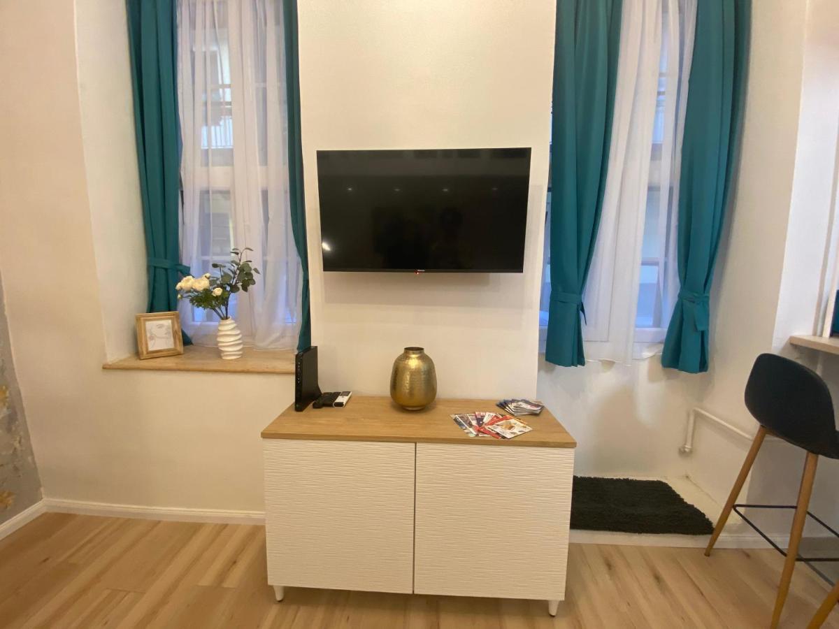 Goldart Design Apartment In The Heart Of บูดาเปสต์ ภายนอก รูปภาพ