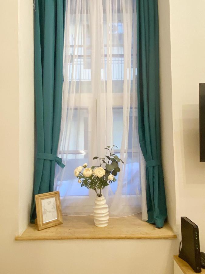 Goldart Design Apartment In The Heart Of บูดาเปสต์ ภายนอก รูปภาพ