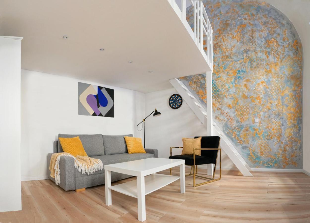 Goldart Design Apartment In The Heart Of บูดาเปสต์ ภายนอก รูปภาพ